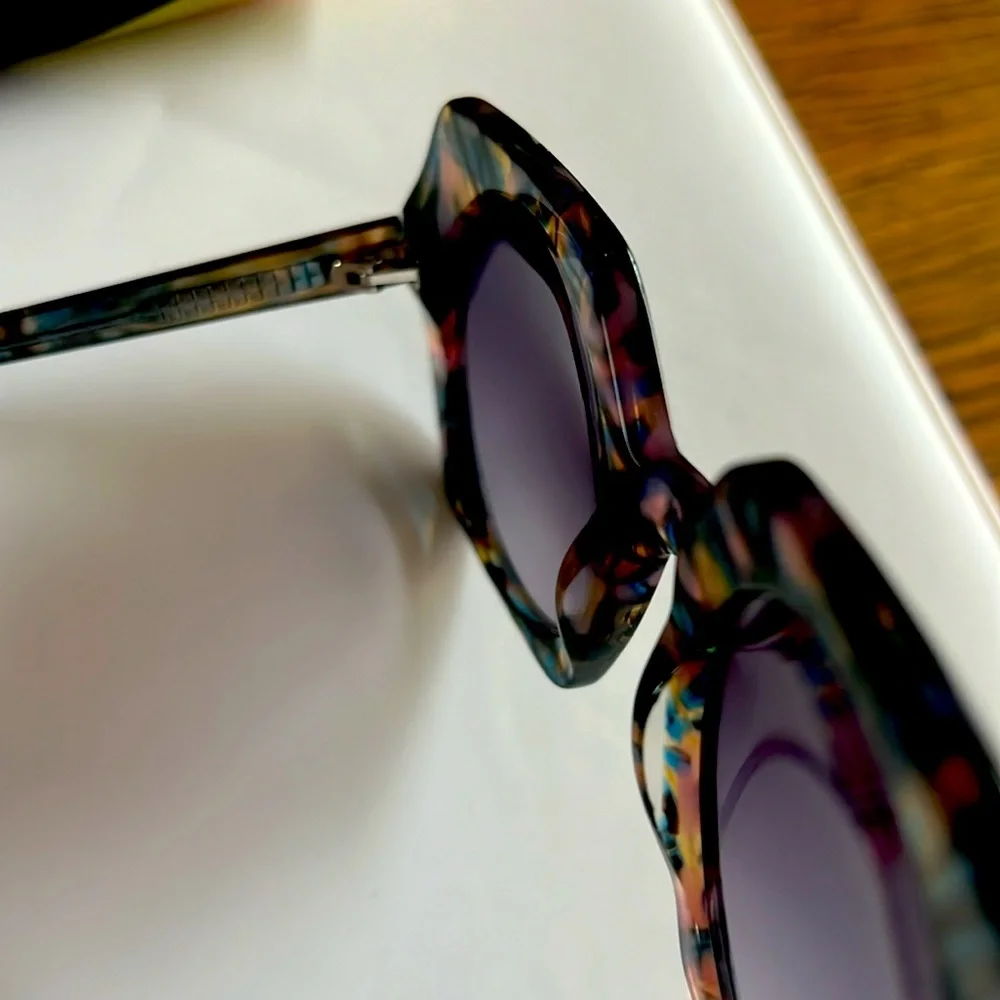 NWOT 🍁🌞TRINATURK Regatta WatercolorsSunglasses+Case. Perfect.BrownCarmel Blue